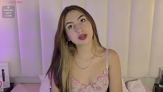 Snapshot of ChloeJoness_ chatting on 11/27/25, 08:55 ChloeJoness online show from 11/27/25, 08:55