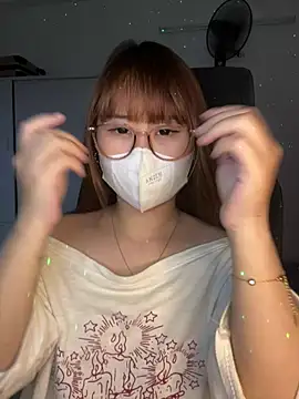 Snapshot of Meowyeuk6 chatting on 01/19/26, 03:27 Meowyeuk6 online show from 01/19/26, 03:27