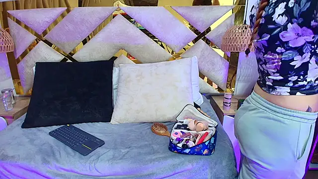 Snapshot of Scarlett_Vegaa chatting on 09/19/25, 10:38 Scarlett Vegaa online show from 09/19/25, 10:38