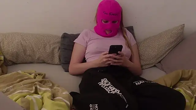 Snapshot of Dollfucker18cm chatting on 11/15/25, 10:04 Dollfucker18cm online show from 11/15/25, 10:04