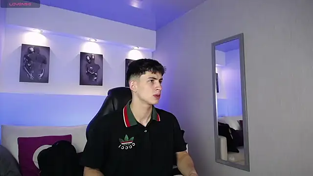 Snapshot of AdrianRinaldi chatting on 09/13/25, 08:08 AdrianRinaldi online show from 09/13/25, 08:08