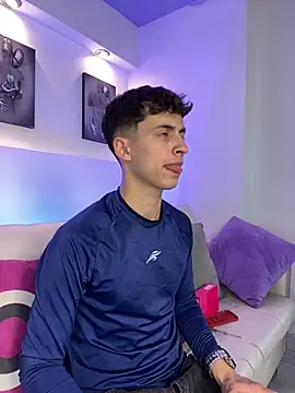 Snapshot of AdrianRinaldi chatting on 09/16/25, 09:05 AdrianRinaldi online show from 09/16/25, 09:05