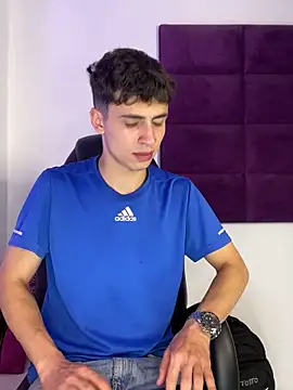 Snapshot of AdrianRinaldi chatting on 09/18/25, 08:33 AdrianRinaldi online show from 09/18/25, 08:33