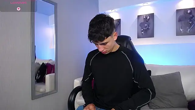 Snapshot of AdrianRinaldi chatting on 09/22/25, 08:22 AdrianRinaldi online show from 09/22/25, 08:22