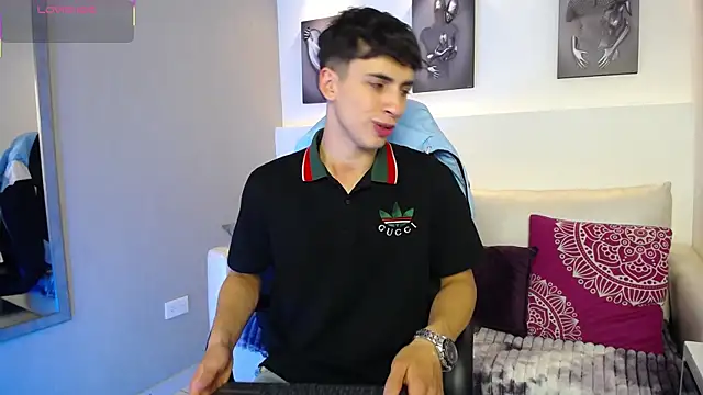 Snapshot of AdrianRinaldi chatting on 09/27/25, 08:14 AdrianRinaldi online show from 09/27/25, 08:14