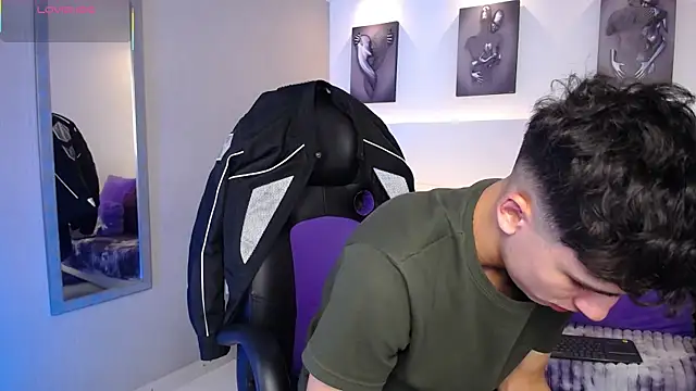 Snapshot of AdrianRinaldi chatting on 10/03/25, 07:44 AdrianRinaldi online show from 10/03/25, 07:44