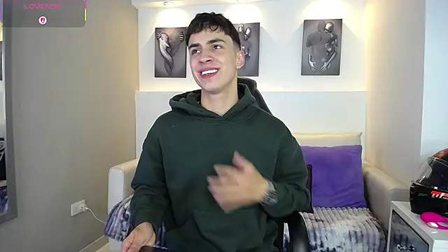 Snapshot of AdrianRinaldi chatting on 10/04/25, 08:29 AdrianRinaldi online show from 10/04/25, 08:29