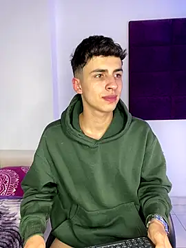 Snapshot of AdrianRinaldi chatting on 10/05/25, 08:34 AdrianRinaldi online show from 10/05/25, 08:34