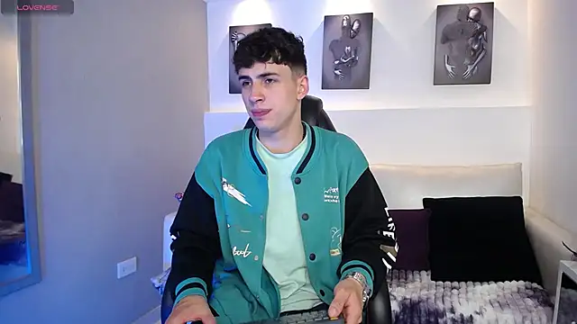 Snapshot of AdrianRinaldi chatting on 10/06/25, 08:28 AdrianRinaldi online show from 10/06/25, 08:28