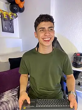 Snapshot of AdrianRinaldi chatting on 10/07/25, 08:06 AdrianRinaldi online show from 10/07/25, 08:06