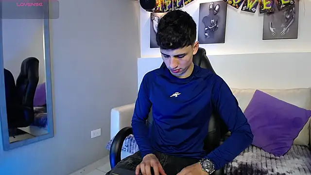 Snapshot of AdrianRinaldi chatting on 10/13/25, 08:31 AdrianRinaldi online show from 10/13/25, 08:31