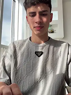 Snapshot of AdrianRinaldi chatting on 10/20/25, 08:31 AdrianRinaldi online show from 10/20/25, 08:31