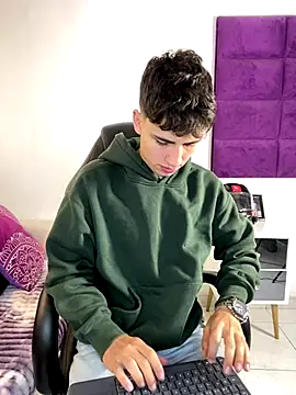 Snapshot of AdrianRinaldi chatting on 10/22/25, 07:35 AdrianRinaldi online show from 10/22/25, 07:35