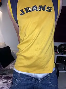 Snapshot of AdrianRinaldi chatting on 11/04/25, 08:30 AdrianRinaldi online show from 11/04/25, 08:30