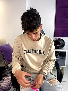 Snapshot of AdrianRinaldi chatting on 11/08/25, 08:18 AdrianRinaldi online show from 11/08/25, 08:18