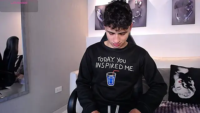 Snapshot of AdrianRinaldi chatting on 11/10/25, 08:19 AdrianRinaldi online show from 11/10/25, 08:19