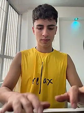 Snapshot of AdrianRinaldi chatting on 11/15/25, 08:16 AdrianRinaldi online show from 11/15/25, 08:16