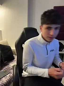 Snapshot of AdrianRinaldi chatting on 11/18/25, 08:24 AdrianRinaldi online show from 11/18/25, 08:24