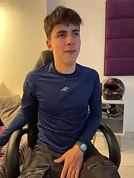 Snapshot of AdrianRinaldi chatting on 11/19/25, 07:58 AdrianRinaldi online show from 11/19/25, 07:58