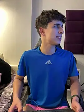 Snapshot of AdrianRinaldi chatting on 11/21/25, 09:46 AdrianRinaldi online show from 11/21/25, 09:46