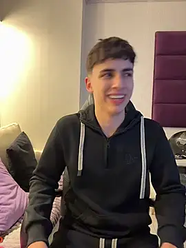 Snapshot of AdrianRinaldi chatting on 11/26/25, 08:10 AdrianRinaldi online show from 11/26/25, 08:10