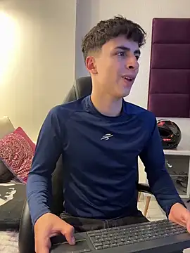 Snapshot of AdrianRinaldi chatting on 11/29/25, 08:23 AdrianRinaldi online show from 11/29/25, 08:23