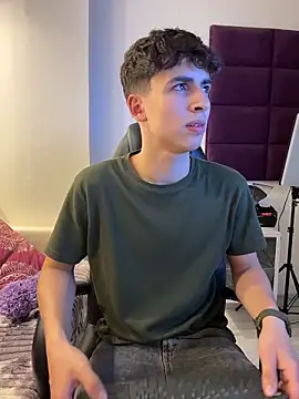 Snapshot of AdrianRinaldi chatting on 12/01/25, 08:14 AdrianRinaldi online show from 12/01/25, 08:14