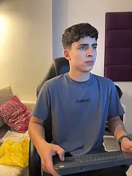 Snapshot of AdrianRinaldi chatting on 12/02/25, 08:04 AdrianRinaldi online show from 12/02/25, 08:04