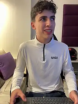 Snapshot of AdrianRinaldi chatting on 12/04/25, 08:17 AdrianRinaldi online show from 12/04/25, 08:17