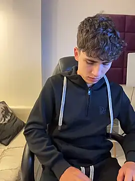 Snapshot of AdrianRinaldi chatting on 12/05/25, 08:05 AdrianRinaldi online show from 12/05/25, 08:05