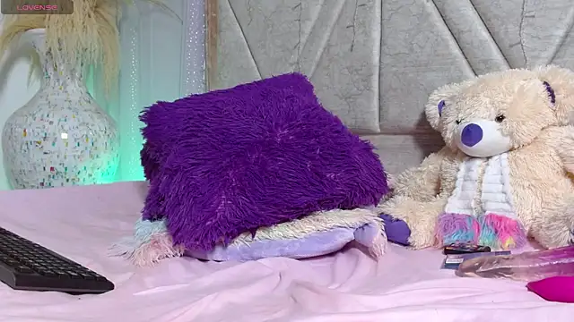 Snapshot of Carolinagarcia12345 chatting on 04/11/26, 07:45 Carolinagarcia12345 online show from 04/11/26, 07:45