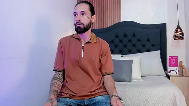 Hisoka 011 online show from 04/15/26, 07:58