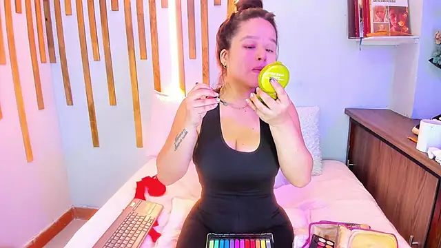 Snapshot of Jennifer_Vega1 chatting on 09/15/25, 08:42 Jennifer Vega1 online show from 09/15/25, 08:42