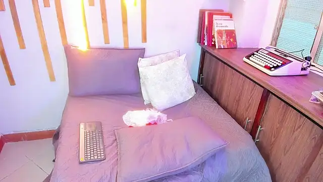 Snapshot of Jennifer_Vega1 chatting on 09/24/25, 12:47 Jennifer Vega1 online show from 09/24/25, 12:47