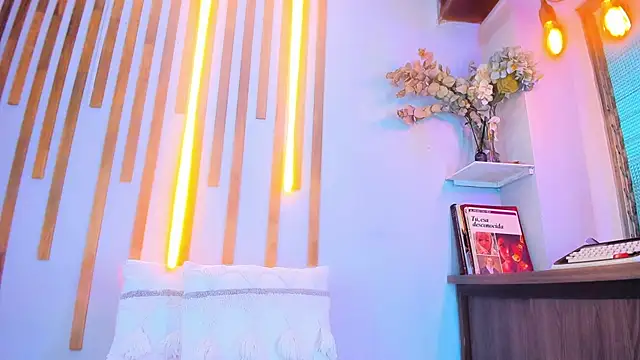 Snapshot of Jennifer_Vega1 chatting on 11/06/25, 12:44 Jennifer Vega1 online show from 11/06/25, 12:44