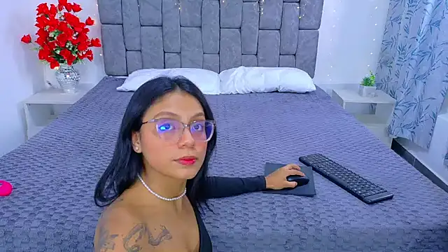 Soffia Konig  online show from 02/11/26, 12:32