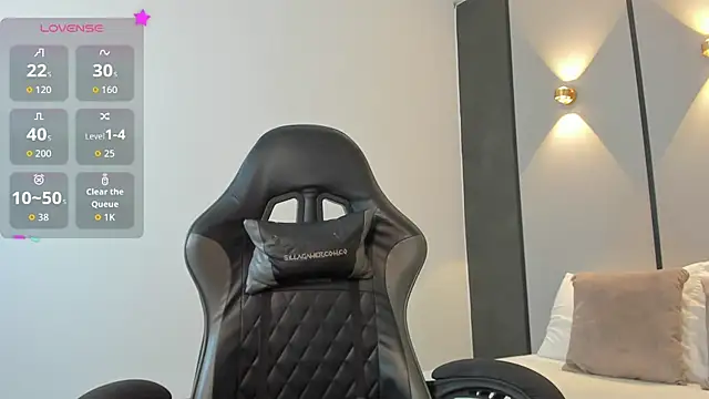 Snapshot of samantha_17_ chatting on 04/15/26, 12:17 samantha 17 online show from 04/15/26, 12:17