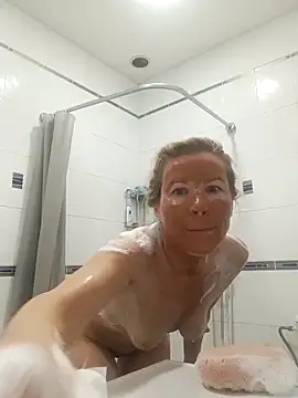 Julia Giulia online show from 11/16/25, 02:17