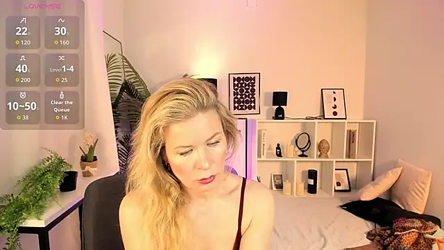 Julia Giulia online show from 04/03/26, 07:50