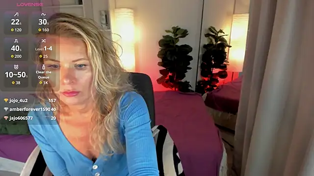 Snapshot of Julia_Giulia chatting on 07/14/26, 02:05 Julia Giulia online show from 07/14/26, 02:05