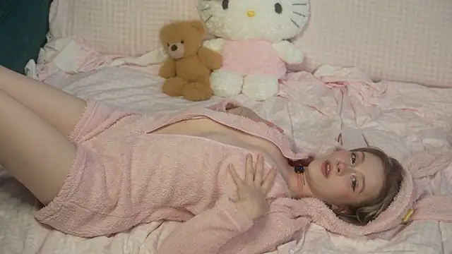 Snapshot of lil_tweety chatting on 10/15/25, 01:06 lil tweety online show from 10/15/25, 01:06