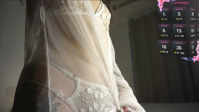 Snapshot of Morena_Dolce chatting on 10/26/25, 03:12 Morena Dolce online show from 10/26/25, 03:12