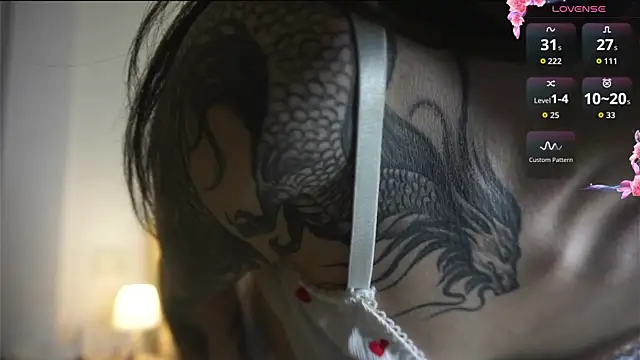 Snapshot of Morena_Dolce chatting on 11/26/25, 01:17 Morena Dolce online show from 11/26/25, 01:17