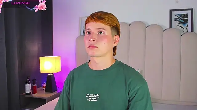 Snapshot of Eragonbooy chatting on 04/18/26, 11:27 Eragonbooy online show from 04/18/26, 11:27