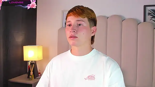 Snapshot of Eragonbooy chatting on 04/20/26, 11:28 Eragonbooy online show from 04/20/26, 11:28