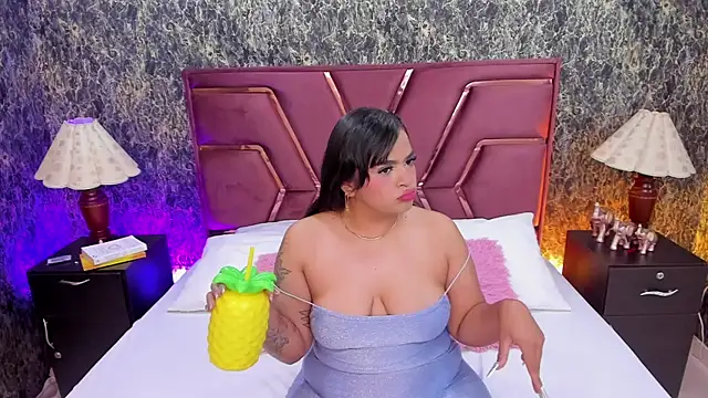 Karina Andrade online show from 12/13/25, 08:36