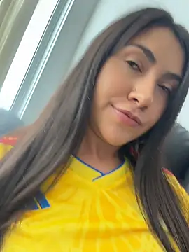 Snapshot of miel_latina chatting on 06/21/26, 08:55 miel latina online show from 06/21/26, 08:55