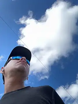 Snapshot of marlonghc4 chatting on 11/25/25, 03:56 marlonghc4 online show from 11/25/25, 03:56