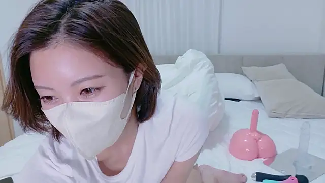 Snapshot of riko_oxo chatting on 05/15/26, 01:07 riko oxo online show from 05/15/26, 01:07