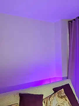 Snapshot of AliishaPss chatting on 11/23/25, 07:35 AliishaPss online show from 11/23/25, 07:35